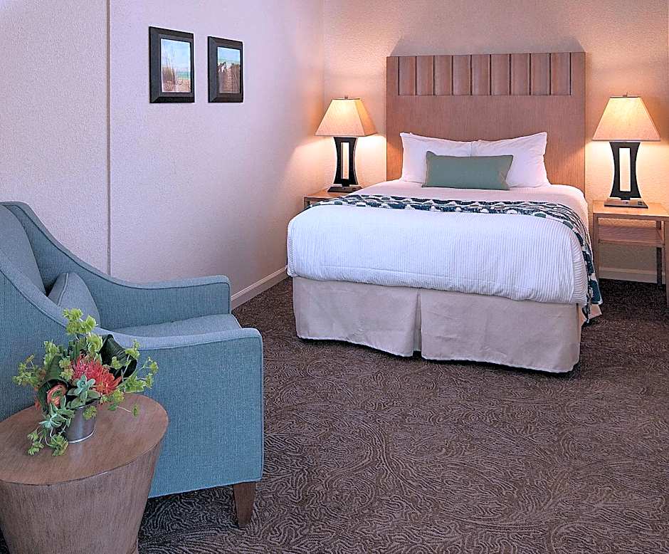 Cambria Landing Inn & Suites