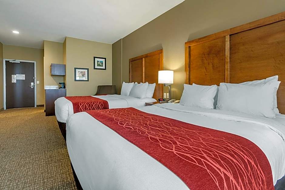Comfort Inn & Suites Near Mt. Rushmore