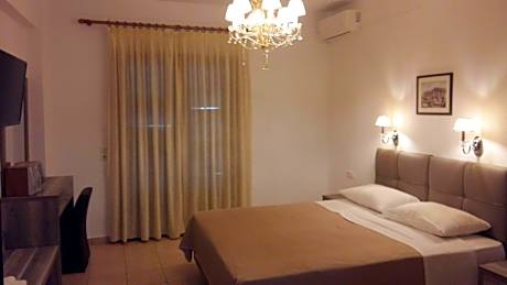 King Studio with Sofa Bed