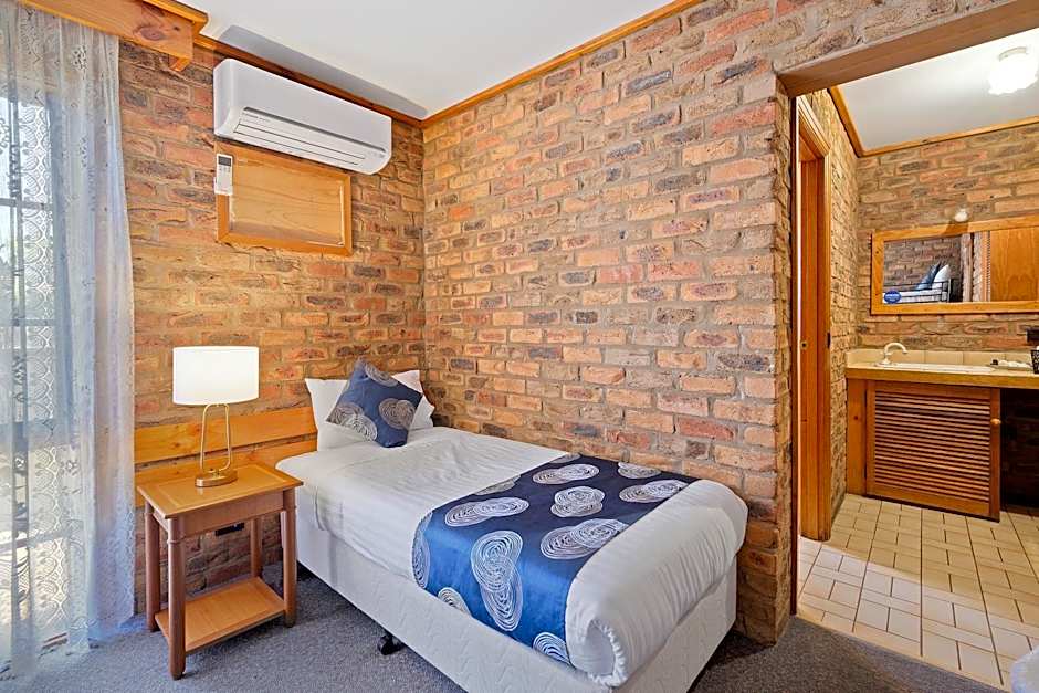 The Settlement Historic Hotel
