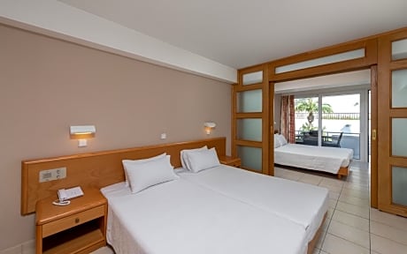 Family Room with Balcony (2 Adults + 2 Children)