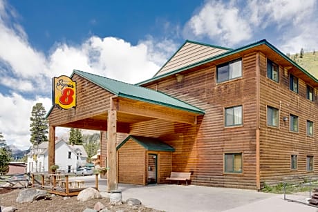 Super 8 by Wyndham Cooke City Yellowstone Park 