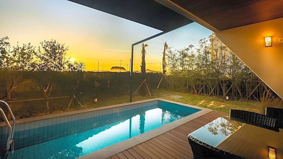 Arts Spa and Pool Villa