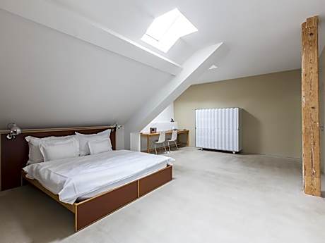 Apartment with Lake View