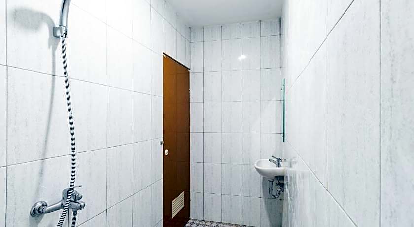 RedDoorz near Medan Amplas