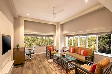 King Suite - Non-Smoking