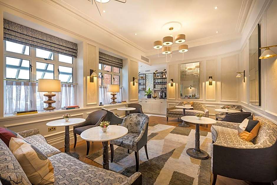 The Capital Hotel, Apartments & Townhouse