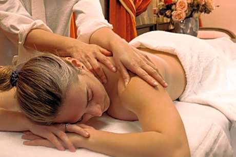 Royal Suite (1 King Bed, 1 Twin Trundle Bed and 1 Twin Bed)