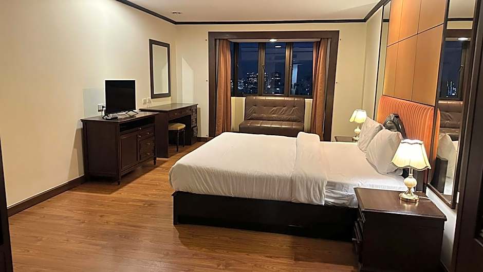 Omni Tower Nana Bangkok - Serviced Apartment on Sukhumvit Soi 4