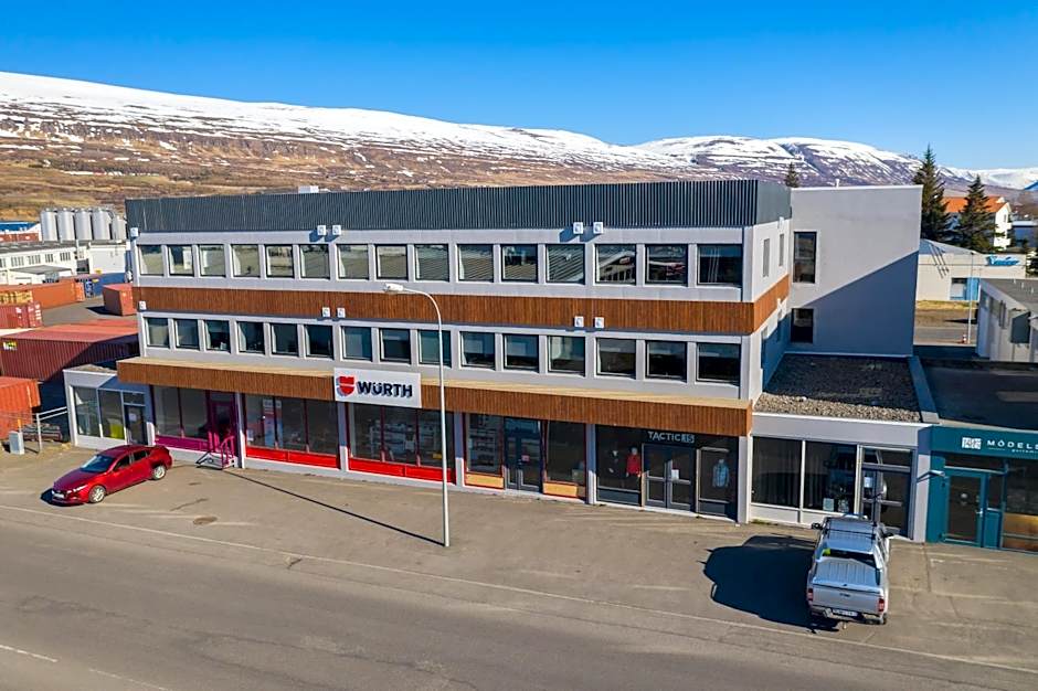 Akureyri Lux Apartments with hot tub access