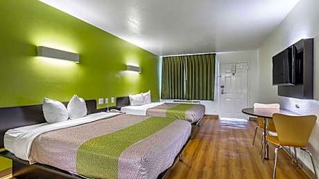 Deluxe Queen Room with Two Queen Beds - Non-Smoking