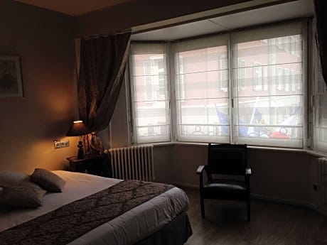 Suite-1 King Bed, Dressing Room