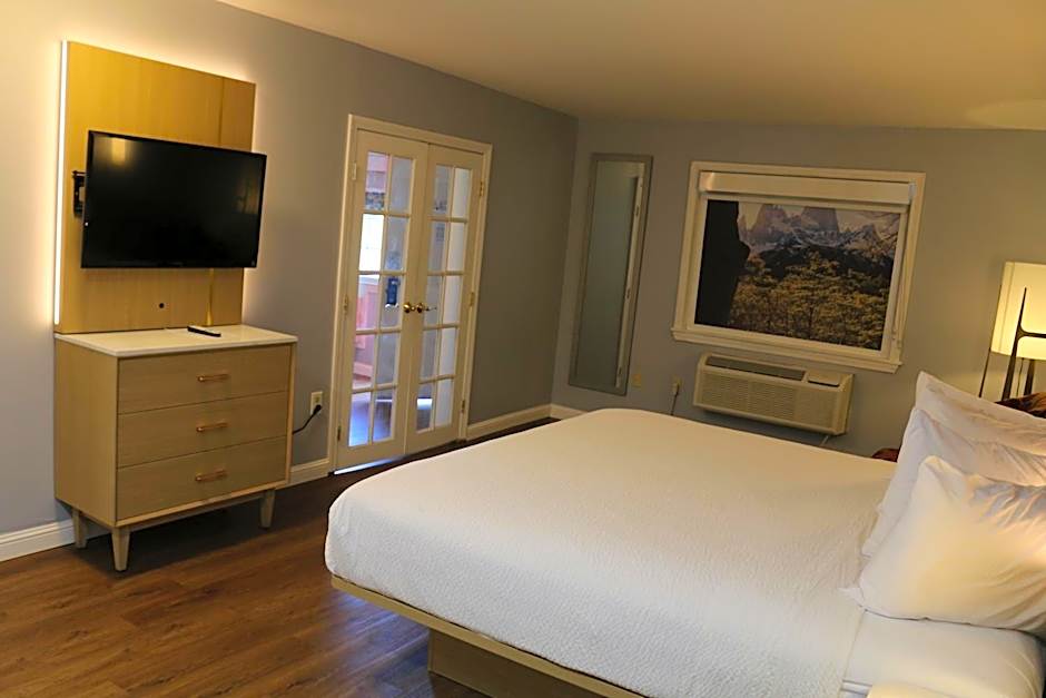 Super 8 by Wyndham Sturbridge