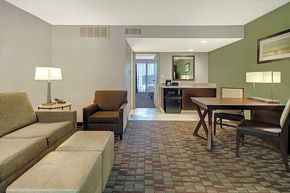 Embassy Suites by Hilton Jacksonville Baymeadows