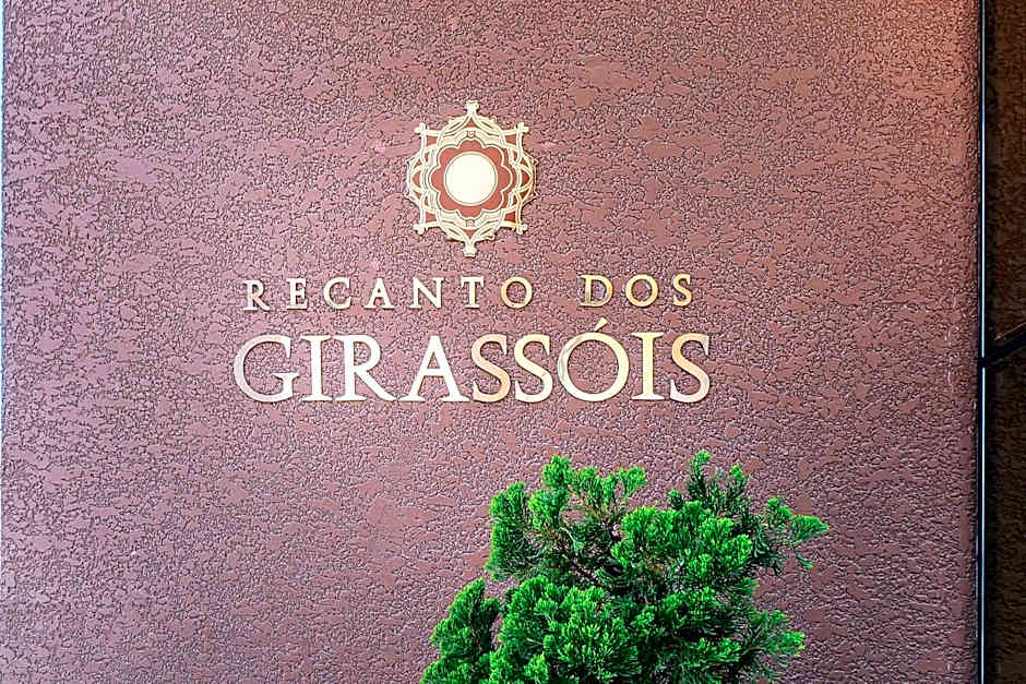 Recanto dos Girassóis 203 - Excelente apartamento 2 quartos em prédio com piscina - à 200m do mar - (Consultar serviços de roupa de cama e banho)