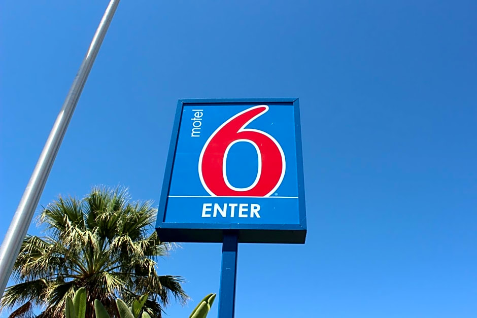 Motel 6-Coalinga, CA - East