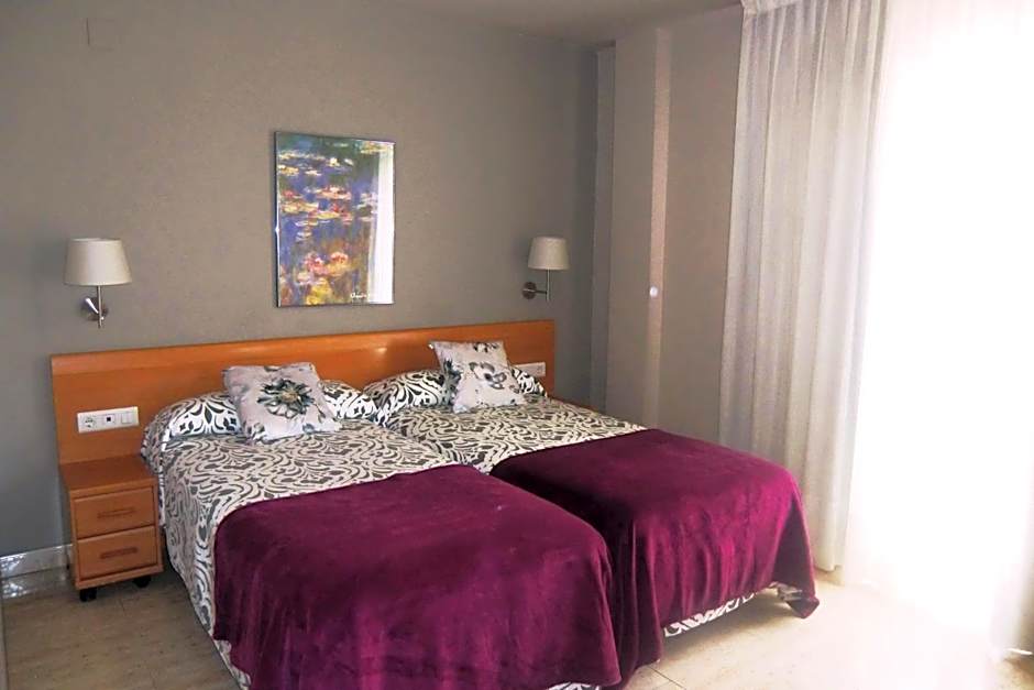 Photo 1 of 8 of 1 Double Bed or 2 Beds
