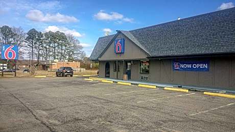 Motel 6 Newport News, VA - Fort Eustis