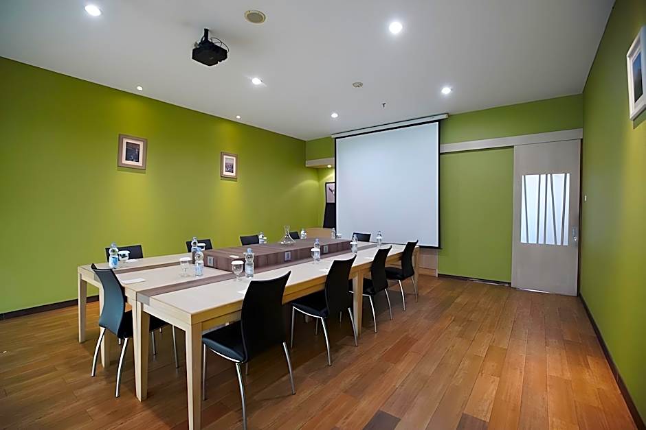 TreePark Hotel Karawang