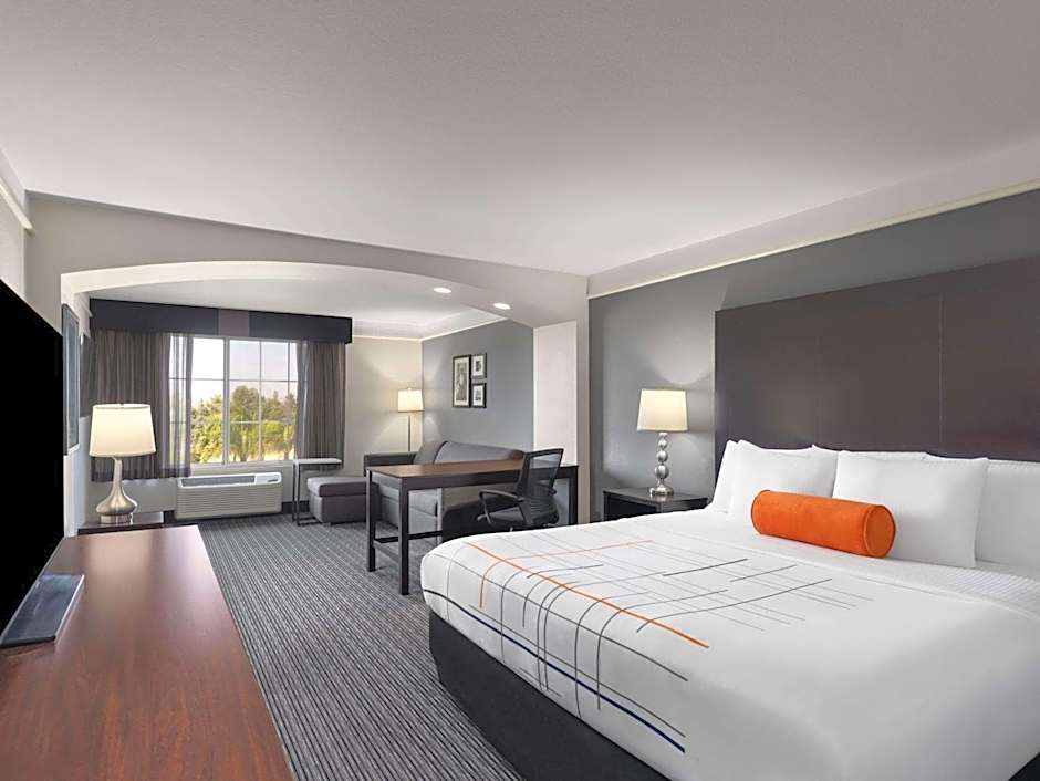 La Quinta Inn & Suites by Wyndham Santa Clarita - Valencia