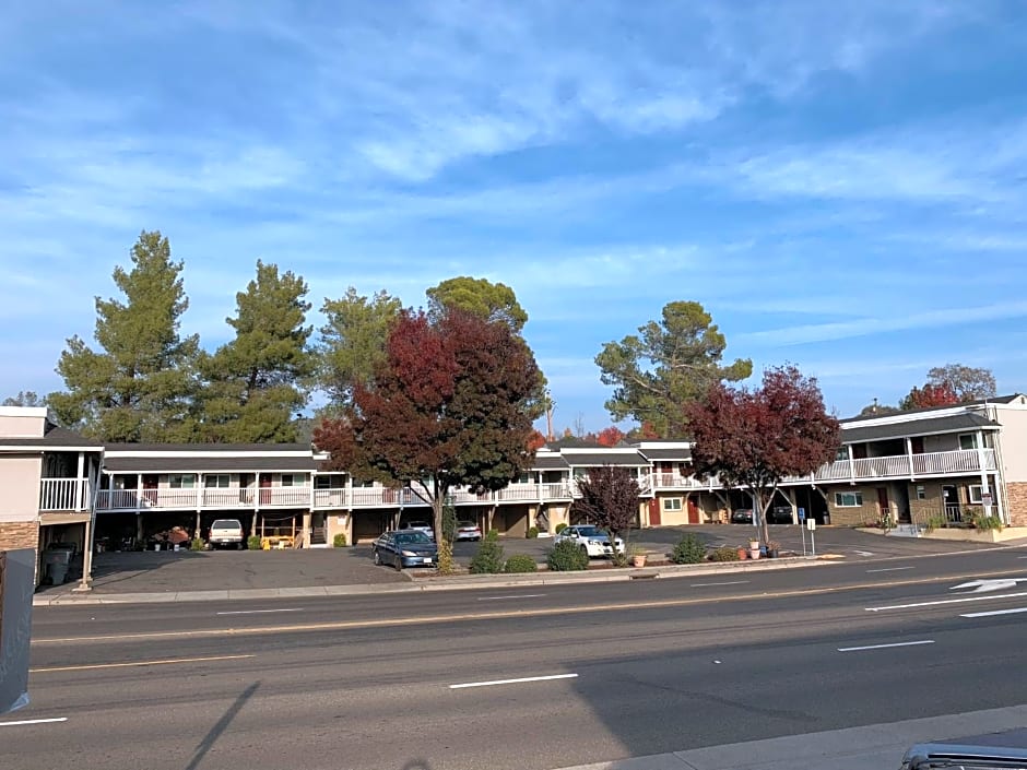 Elmwood Motel