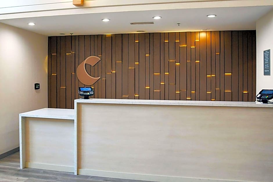 Comfort Inn & Suites NW Milwaukee