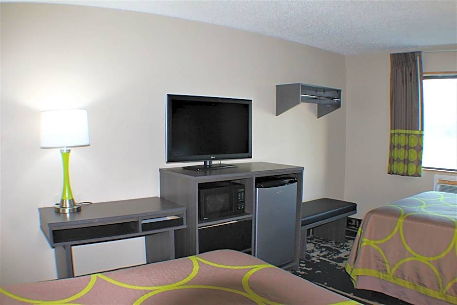 Super 8 by Wyndham Greensboro/Coliseum/Conv.