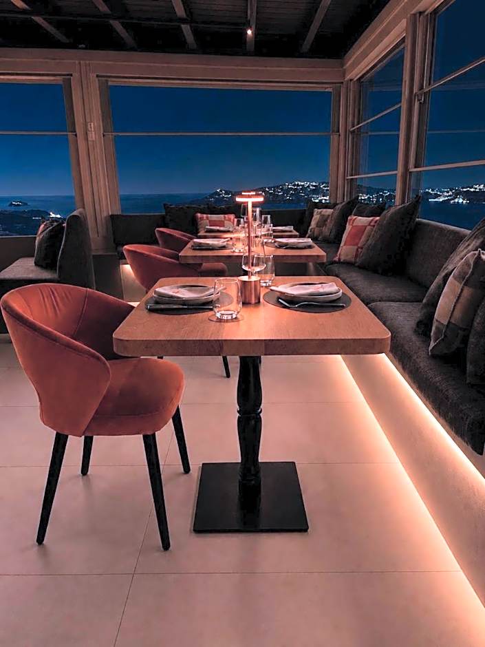 Sun Rocks Boutique Hotel - Caldera View Suites & Sunset Dining Experience