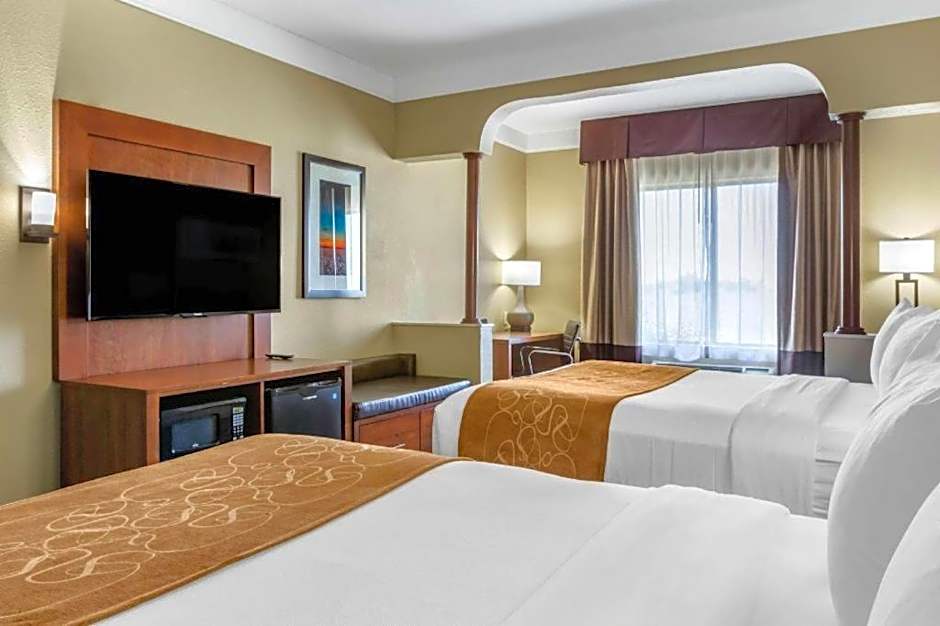 Comfort Suites Plainview