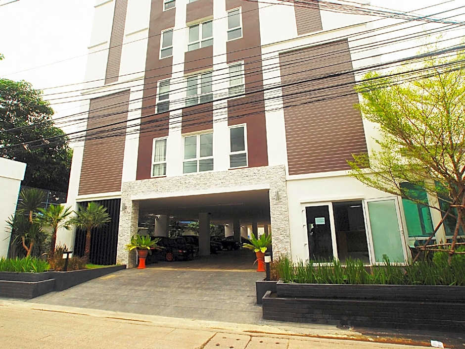 Riski Residence Ngamwongwan