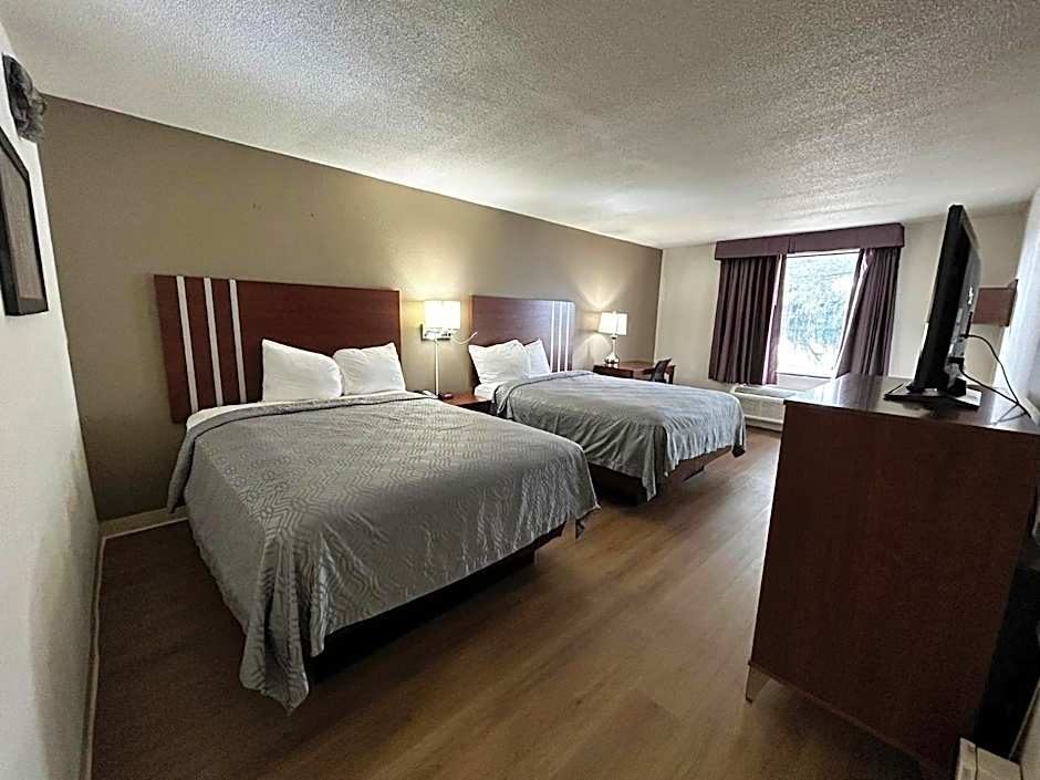 Econo Lodge Inn & Suites