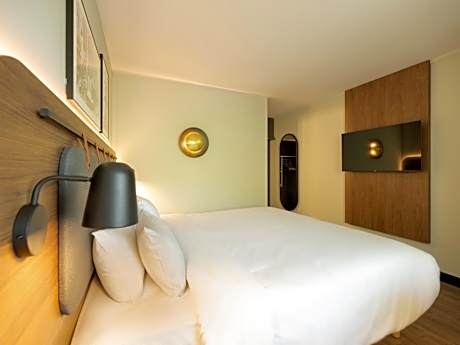 Superior Room - 1 King Bed