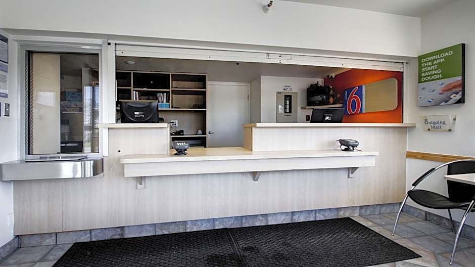 Super 8 by Wyndham Woods Cross - Salt Lake City North