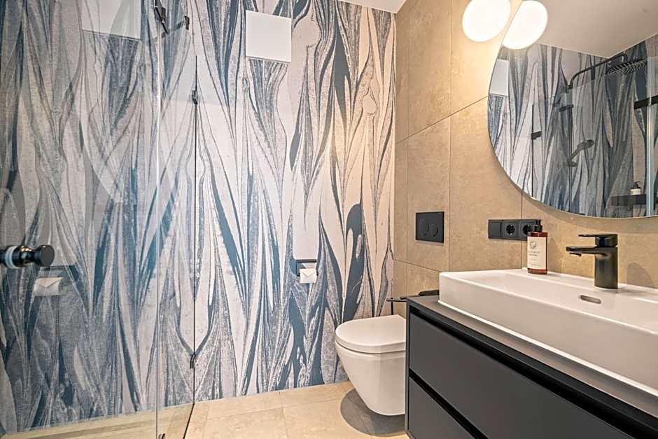 Motel42-Temporary Living