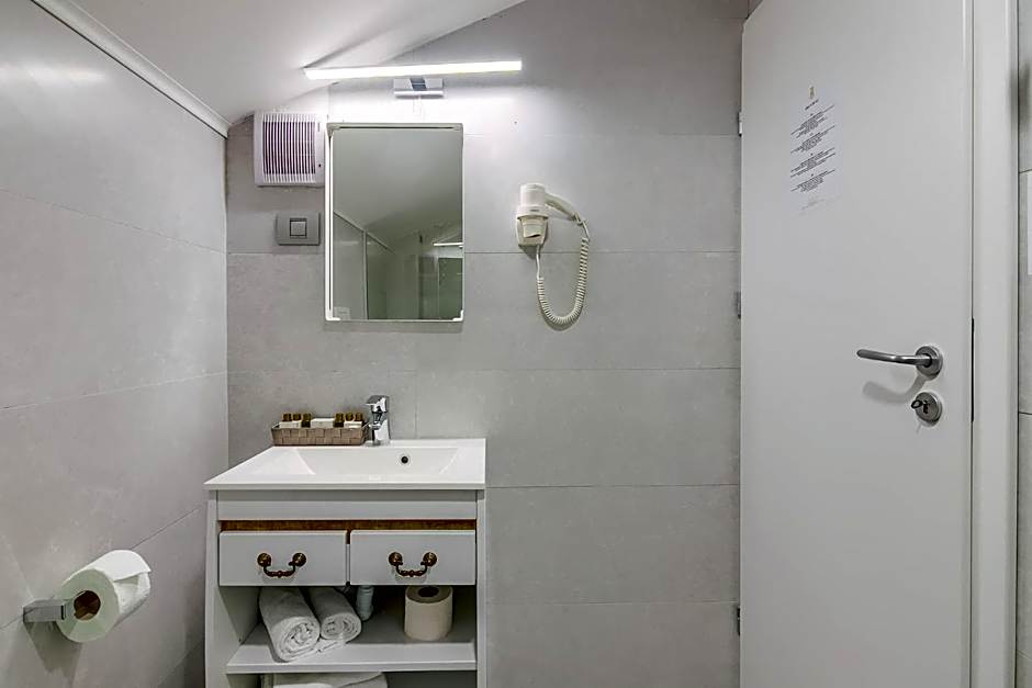 New Era Hotel Old Town - Covered paid parking within 10 minutes walk