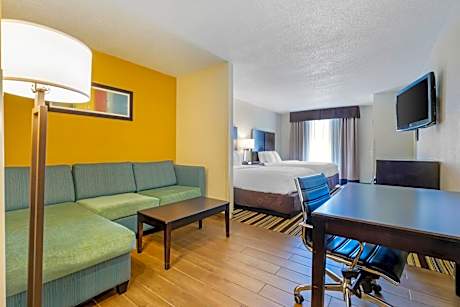 Queen Suite with Two Queen Beds - Non-Smoking