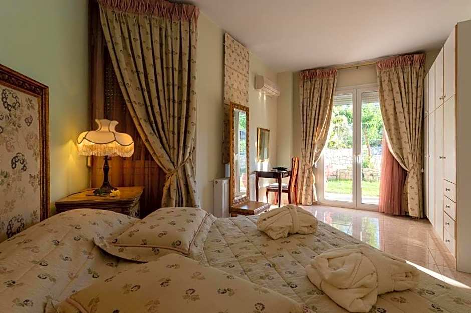 Rafkos Mansion with Private Pool and Amazing View