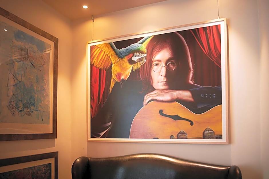 Hard Days Night Hotel