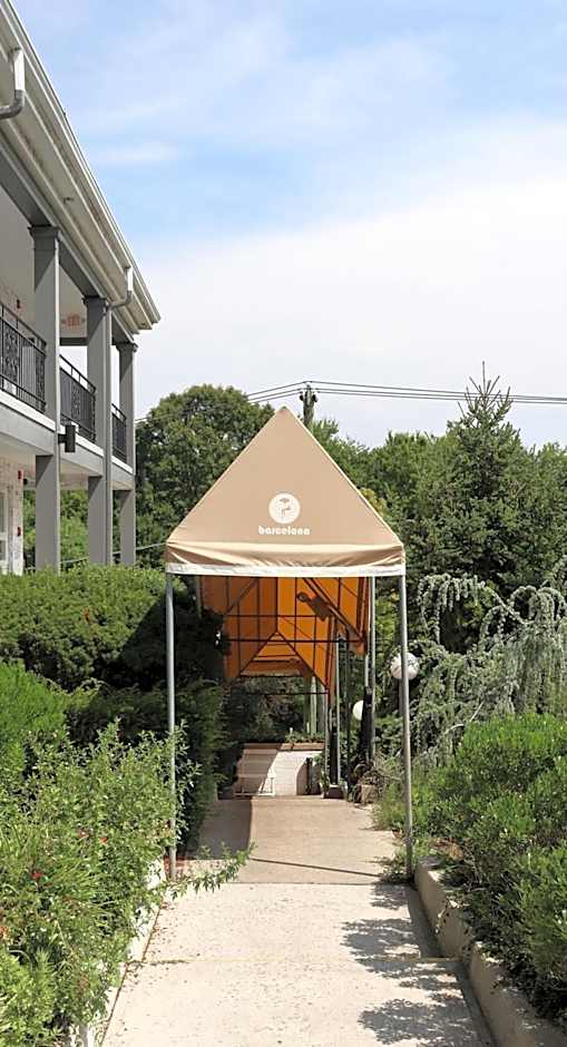 Hi-Ho: A Hi-Tech Hotel