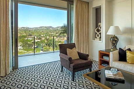 Hollywood Suite Hearing Accessible