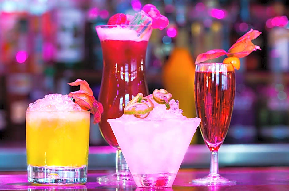 The Lounge Hotel & Bar