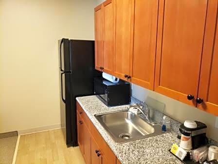 Clarion Hotel & Suites