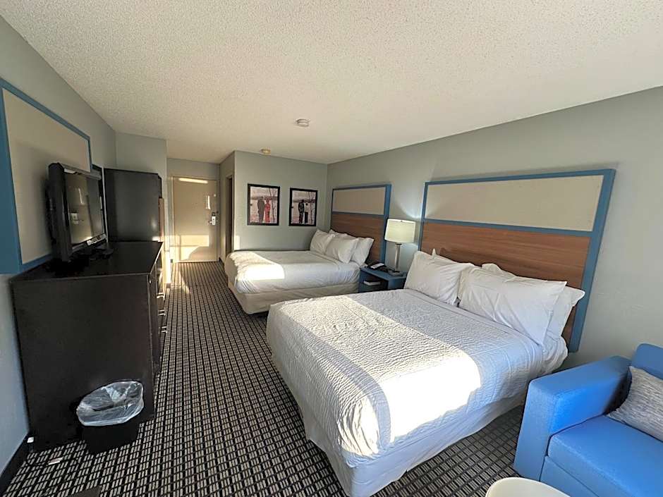 AmericInn by Wyndham Reedsburg