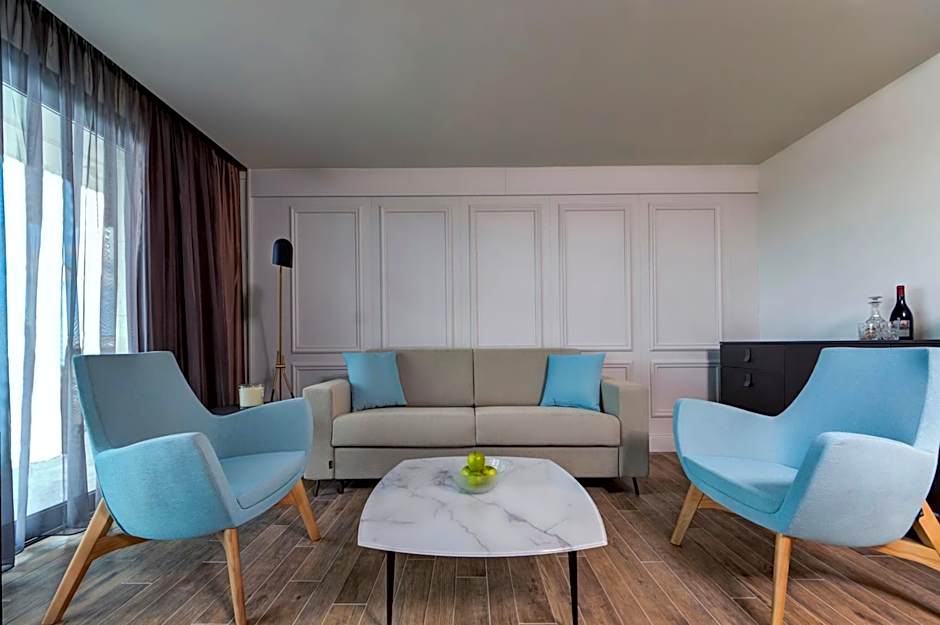 Land's End, Boutique Hotel