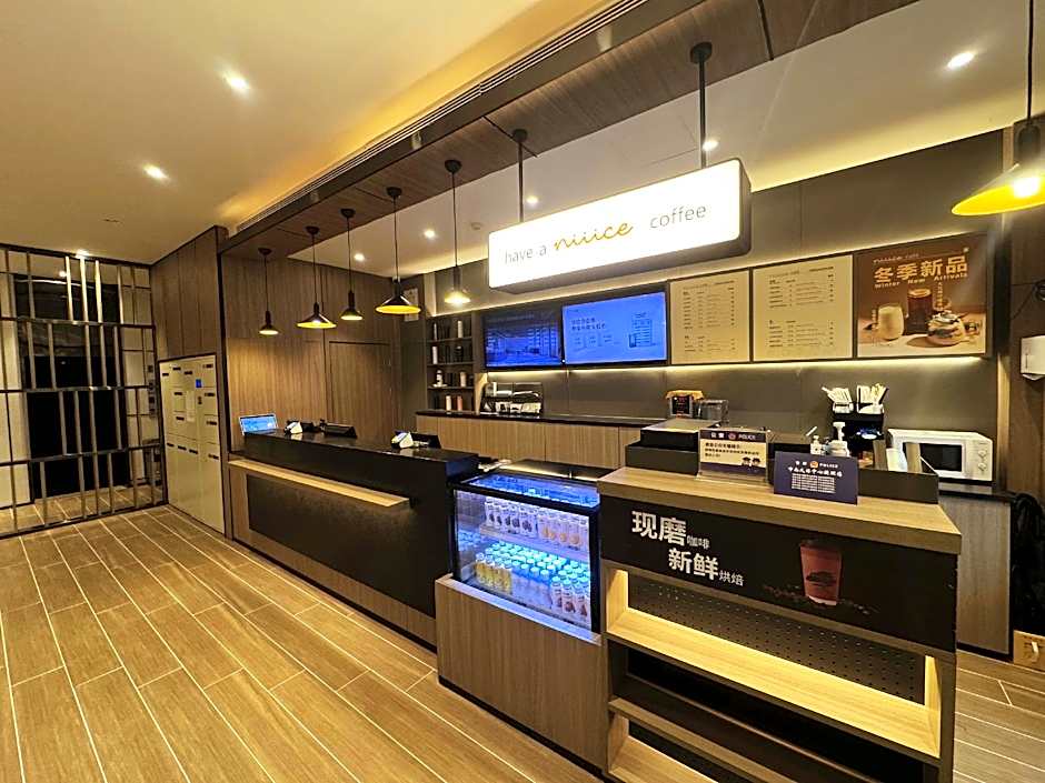 Hanting Hotel Qingdao Yan'an 3rd Road Zhiquan Road Metro Station