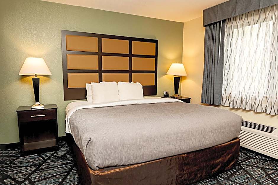 Quality Inn & Suites Marinette