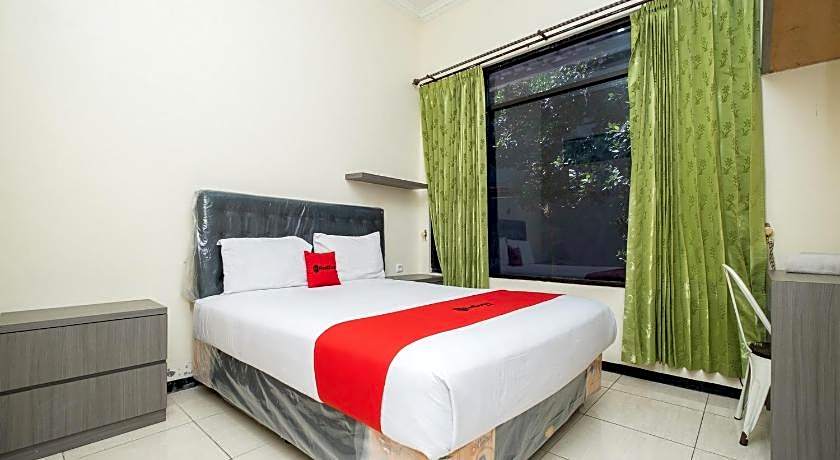 RedDoorz Plus @ Grace Residence Surabaya