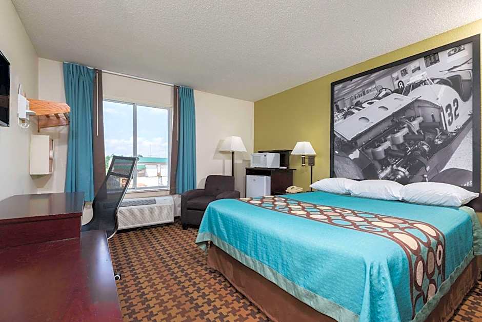 Super 8 by Wyndham Cloverdale IN