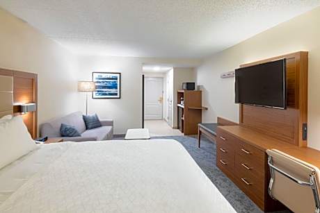 1 King Bed Standard City View