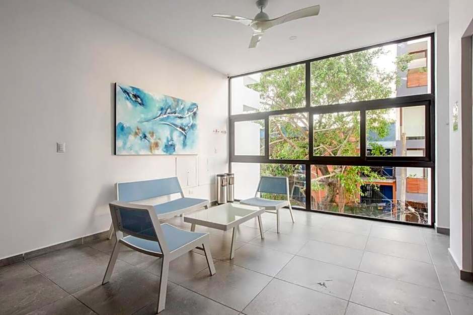 OneBR w Balcony or Small Studio in Playa del Carmen, BBQ, Pool Infinite, Whirlpool, AC, TV Smart, 200mb